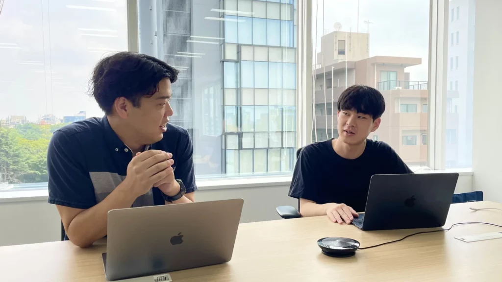 担当社員：佐藤さん（写真左）と有我さん（写真右）